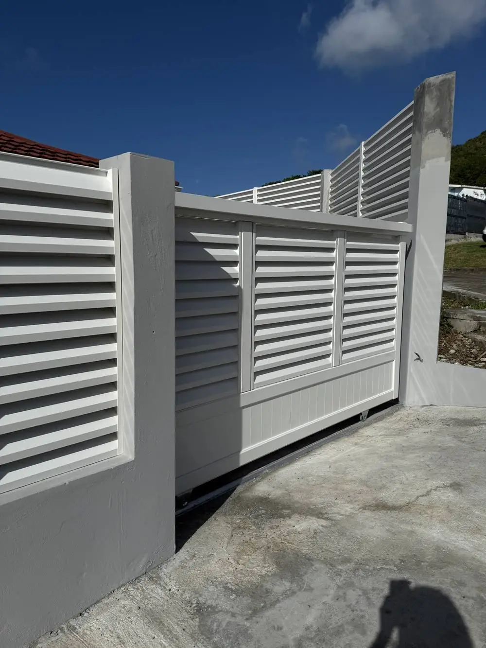 Portail coulissant aluminium